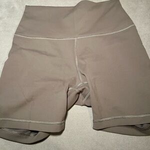 Lululemon Athletica Wunder Train Shorts 6in